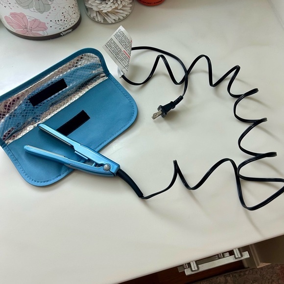 BaByliss Pro Blue Hair Straightener with Case - Picture 7 of 9